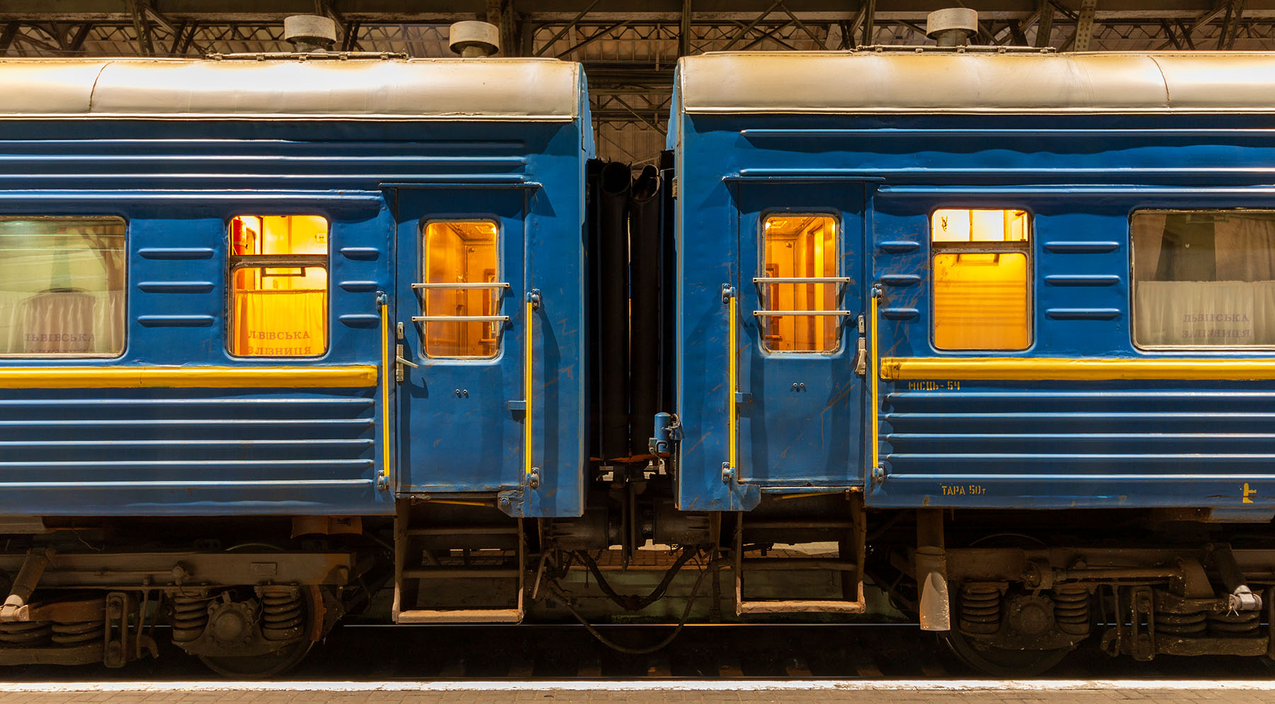 Könyvajánló hosszú ukrajnai vonatozáshoz szövegmintákkal