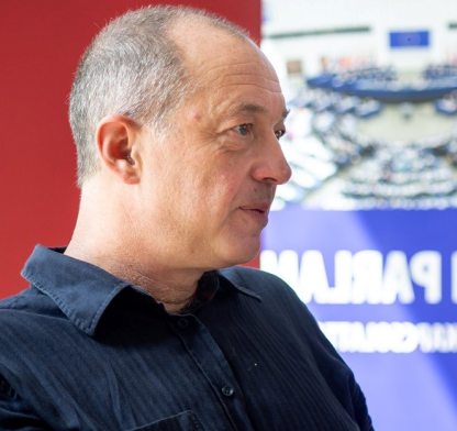krasztev_portre_2019_csoszog.jpg