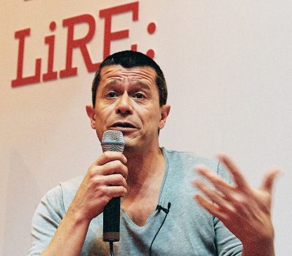 1024px_emmanuel_carrere.jpg