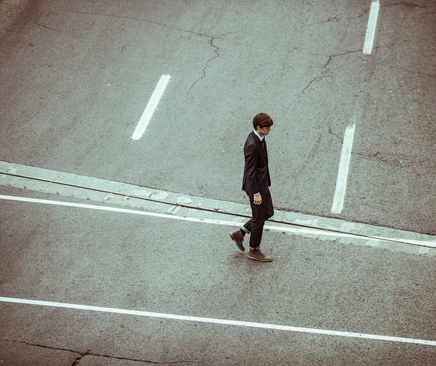 businessman_336621_1280.jpg