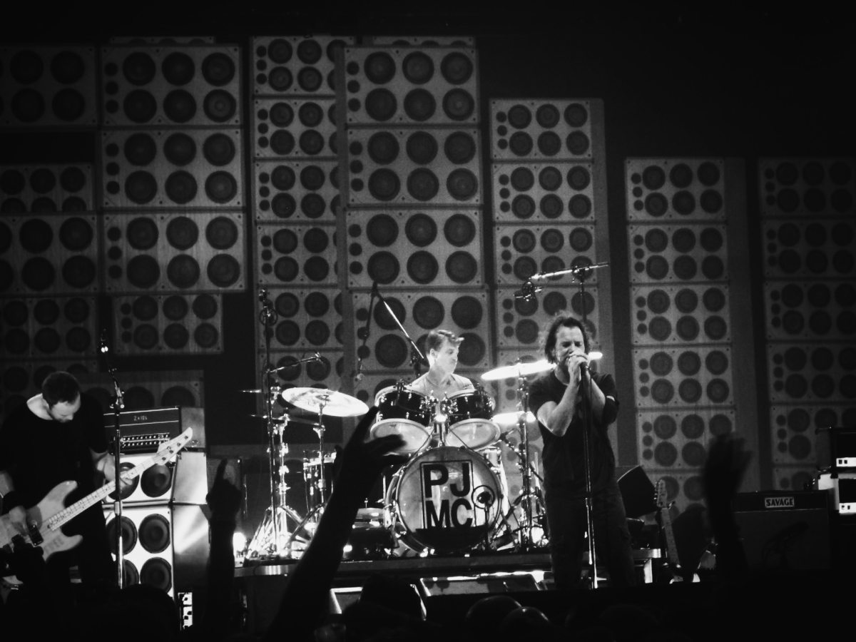 pearl_jam_at_o2_world_berlin.jpg