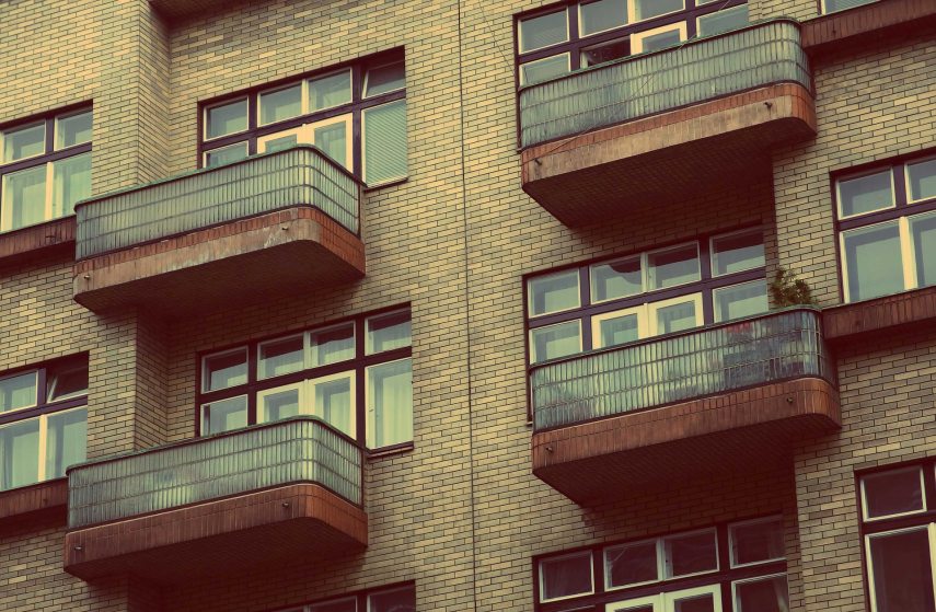 apartments_924786_1920.jpg