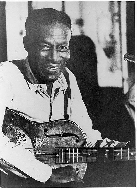 437px_son_house.jpg