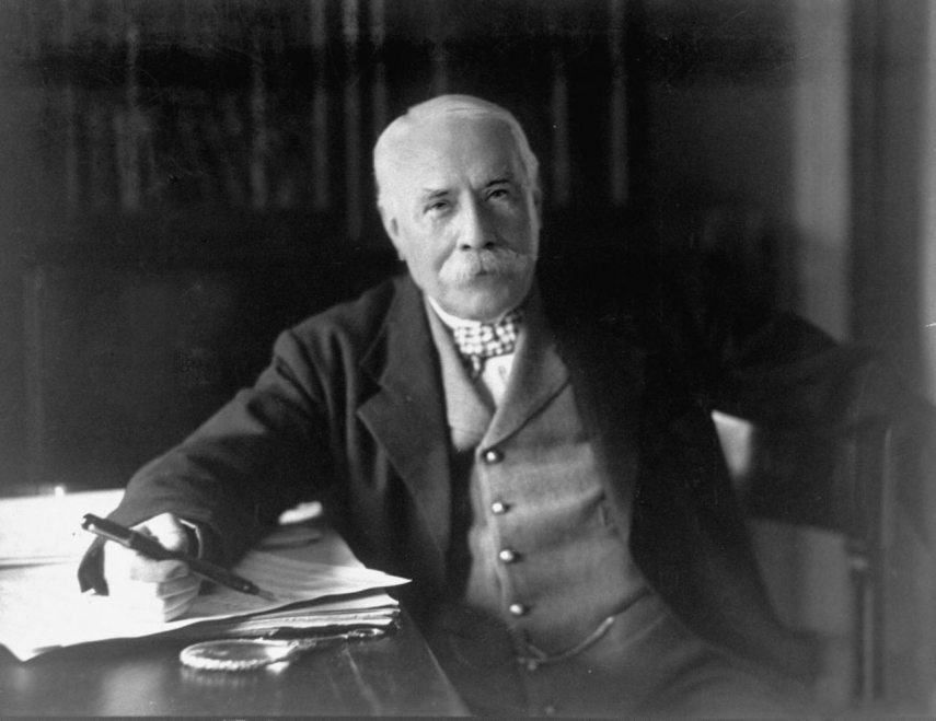 edward_elgar_posing_for_the_camera_1931.jpg
