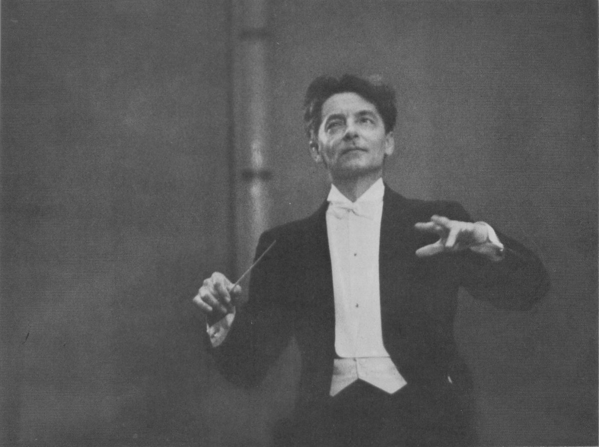 herbert_von_karajan_conducts_in_nhk_symphony_orchestra_tokyo_1954_02_scan10016.jpg
