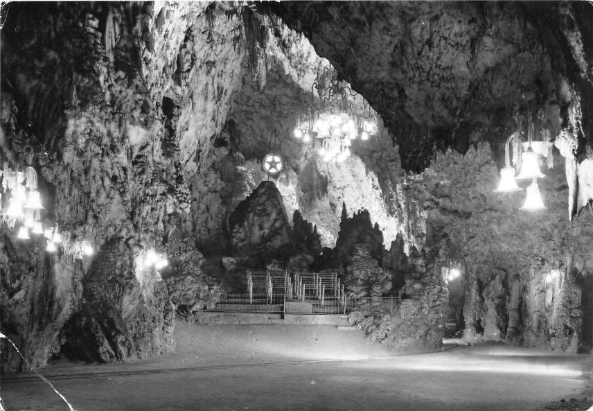 postcard_of_postojna_cave_16.jpg