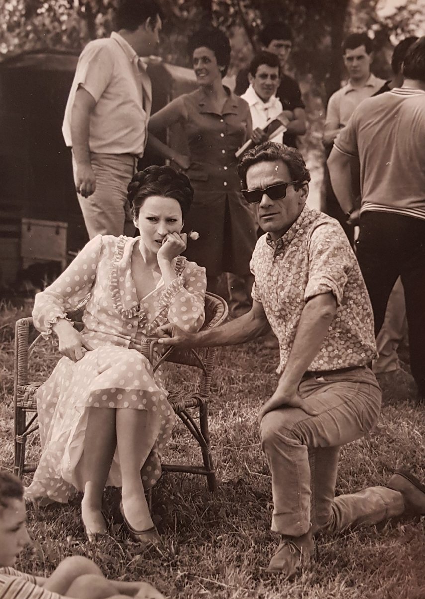 agenzia_dufoto_pier_paolo_pasolini_e_silvana_mangano_durante_le_riprese_di_edipo_re.jpg