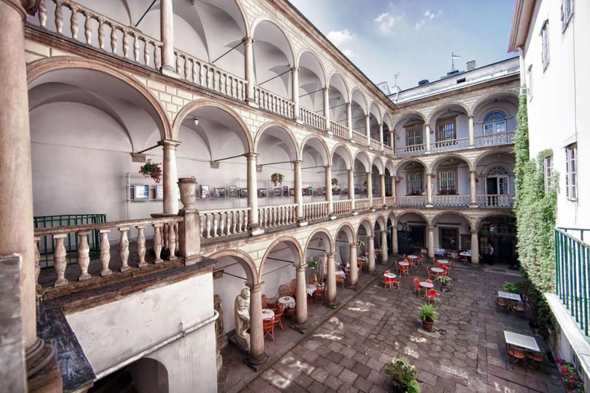 lviv_olasz_udvar.jpg