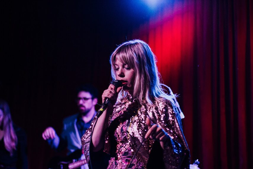 basia_bulat_playing_in_2016.jpg